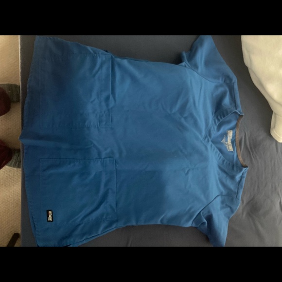 😎2 pair - Grey’s Anatomy by Barco Scrub tops Royal Blue - Picture 8 of 12